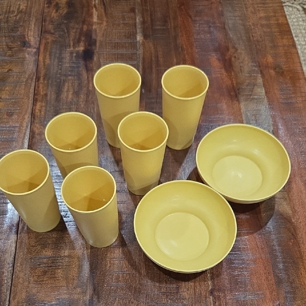Vintage Tupperware Yellow Set - Cups and Bowls